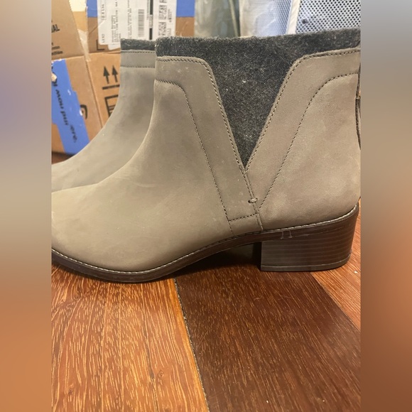 Vionic UNWORN Weather resistant booties Size 7.5 - Picture 4 of 5